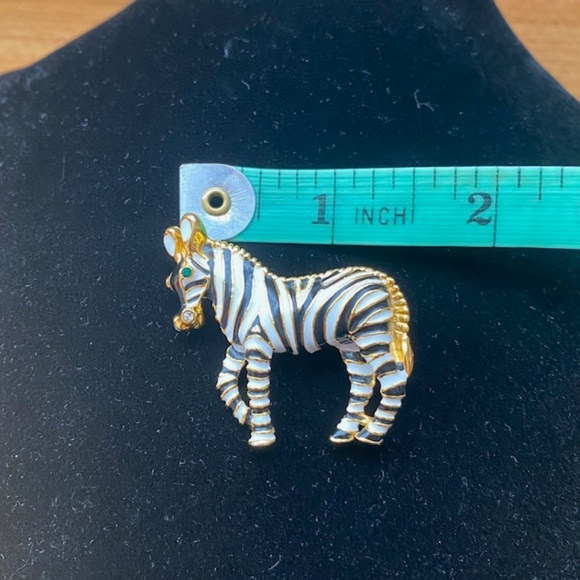 Vintage 1970's Jewelry Adorable Diamante & Enamel Figural Zebra Brooch - Picture 5 of 5